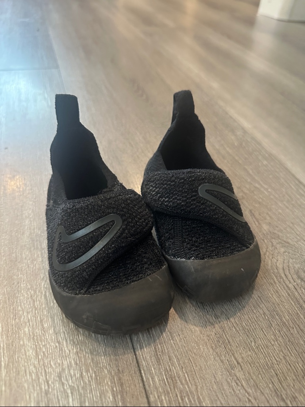 Nike Kids swoosh 1 Black Slip-On Knit Sneakers with Hook-Over Strap 6C